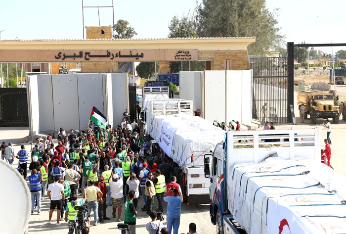 Egiptul-va-permite-evacuarea-a-circa-7000-de-strini-prin-punctul-de-trecere-a-frontierei-Rafah