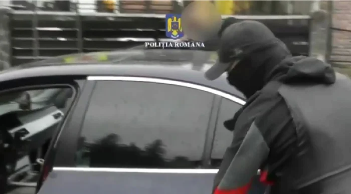 Elev-rpit-de-pe-strad-imobilizat-pe-bancheta-din-spate-a-unei-maini-i-ameninat-Totul-a-pornit-de-la-o-fat