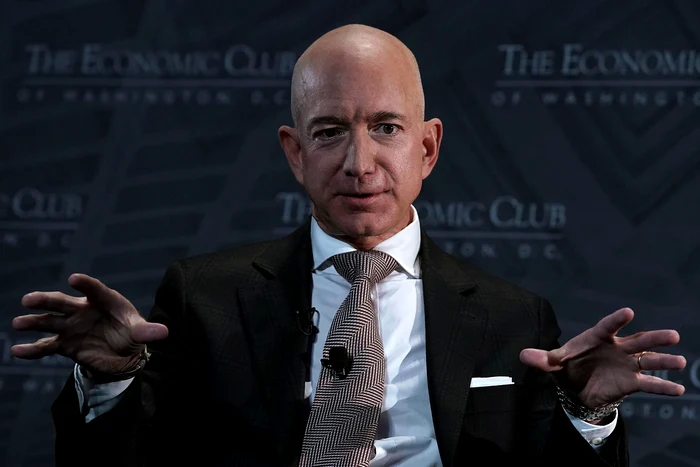 Elon-Musk-nu-mai-este-cel-mai-bogat-din-lume-Jeff-Bezos-l-a-depit-pentru-prima-dat-n-trei-ani