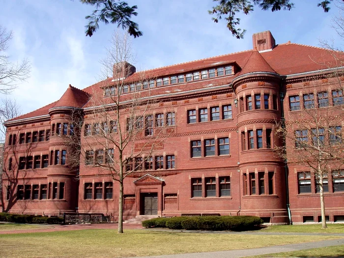 Elon-Musk-propune-oprirea-finanrii-de-stat-a-Universitii-Harvard-dup-scandalul-n-care-este-implicat-preedinta-instituiei