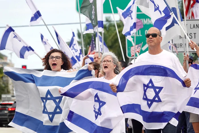 -Familii-franco-israeliene-au-sosit-la-Paris-i-cer-sprijin-pentru-eliberarea-ostaticilor