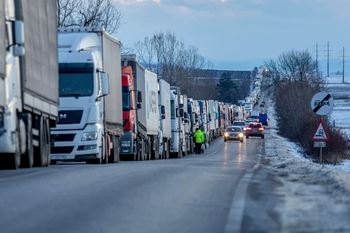 Fermierii-blocheaz-accesul-spre-vama-Leueni-Albia-Recomandri-pentru-transportatori-i-cltori