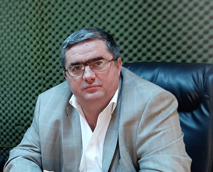 Fost-comandant-al-Poliiei-Gorj-agresat-pe-o-uli-dintr-un-sat-Un-localnic-i-a-trntit-telefonul-mobil