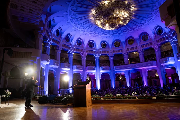 Gala-Premiilor-Literare-Bookzone-o-noapte-sub-semnul-excelenei-literare