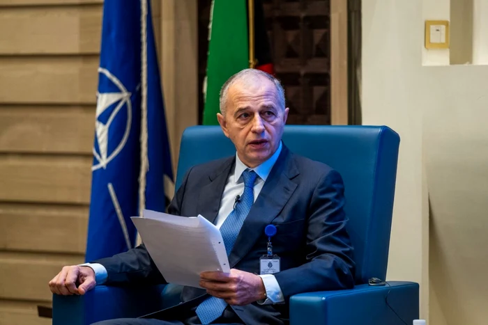 Geoan-sugereaz-o-candidatur-ca-independent-la-prezideniale-Lanseaz-o-carte-care-prezint-un-nou-plan-de-ar