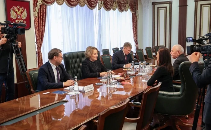 Gguzia-preia-modelul-Transnistriei-i-cere-ajutor-Rusiei-Bacana-Evghenia-Guul-vizit-la-Moscova-