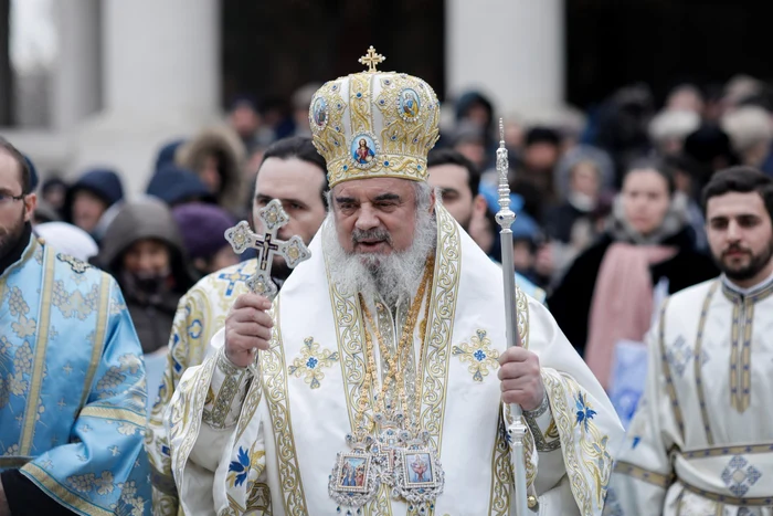 Grila-de-salarizare-a-preoilor-n-funcie-de-studii-i-ncadrare-Ce-salariu-ncaseaz-de-la-stat-Patriarhul-Daniel