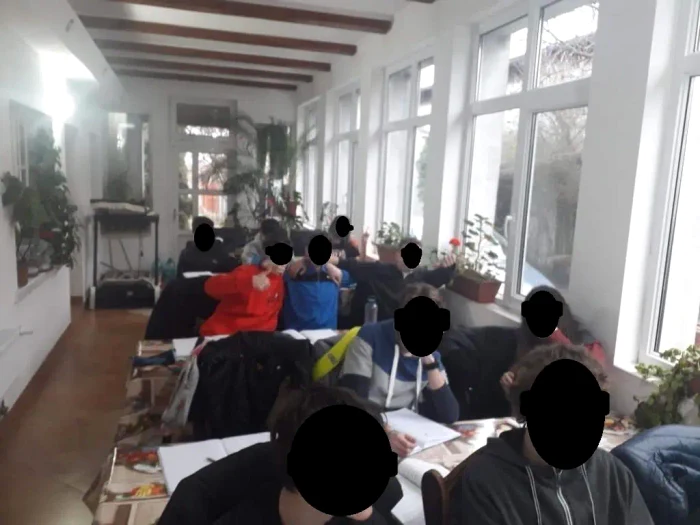 Gselnia-unui-profesor-pentru-a-face-meditaii-cu-elevii-de-la-clas-Prinii-sunt-pui-s-semneze-o-cerere-halucinant