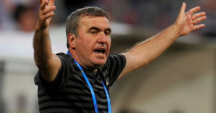 Hagi-rugat-s-tac-din-Scoia-managerul-Farului-criticat-pentru-felul-n-care-i-promoveaz-biatul