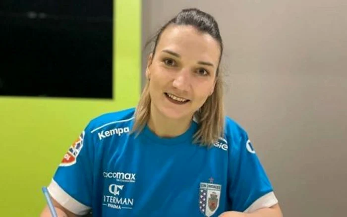 Handbal-feminin-Andreea-Rotaru-i-a-prelungit-contractul-cu-CSM-Bucureti-tefania-Stoica-a-semnat-pentru-Rapid