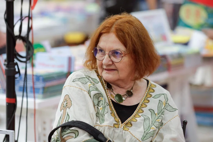 INTERVIU-Mihaela-Miroiu-activist-pentru-drepturile-omului-Se-considera-c-femeile-se-afl-la-jumtatea-distanei-dintre-om-i-mamiferele-non-umane