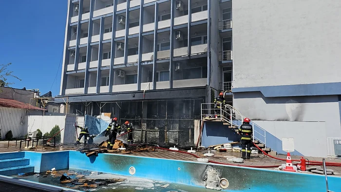 Incendiu-la-Hotel-Parc-din-Mamaia-Toi-oamenii-s-au-autoevacuat