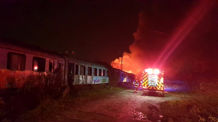 Incendiu-la-dou-vagoane-ale-unui-tren-de-cltorii-20-de-persoane-au-fost-evacuate-nimeni-nu-a-fost-rnit