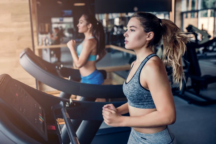 Inteligena-artificial-ia-locul-instructorilor-din-slile-de-fitness