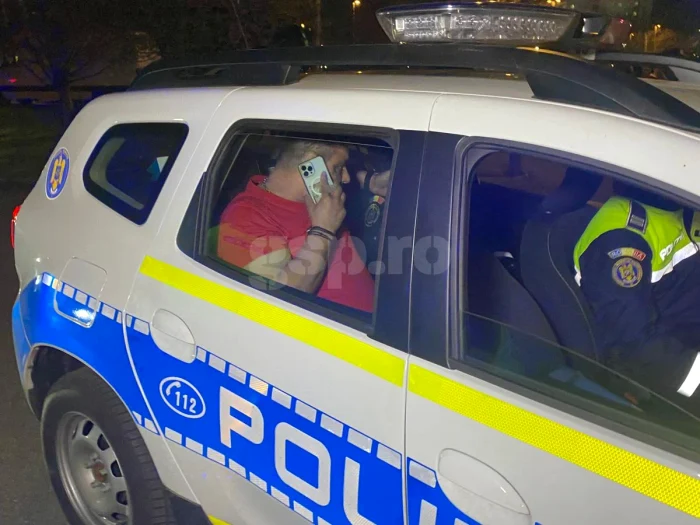 Ionel-Ganea-luat-pe-sus-i-urcat-n-maina-Poliiei-nainte-de-Romnia---Irlanda-de-Nord