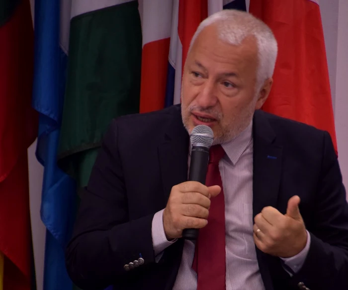 Iulian-Fota-demis-din-funcia-de-secretar-de-stat-n-MAE-Cred-c-ministerul-trebuie-condus-partenerial-prin-respect-reciproc-i-buna-nelegere-