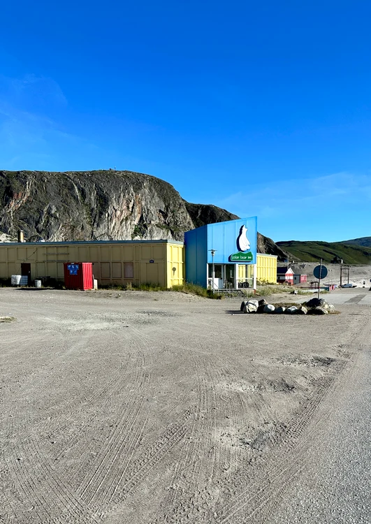 Jurnal-de-Nord-Groenlanda-Ziua-1-Ruri-i-lacuri-glaciare-presrate-printre-muni-de-zpad