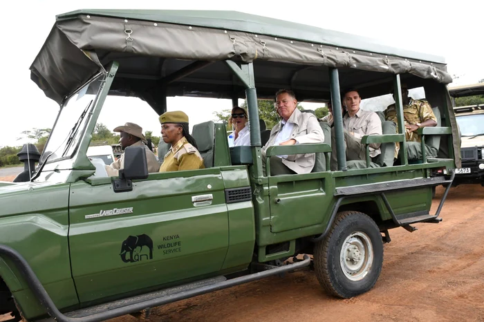 Klaus-i-Carmen-Iohannis-au-mers-n-safari-n-Kenya-Cum-va-arta-programul-n-Tanzania