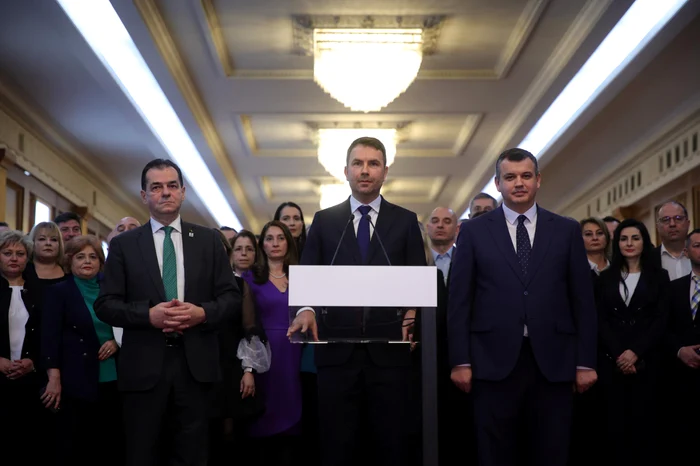 Lansare-cu-scntei-a-Alianei-Dreapta-Unit-Cum-arat-lista-candidailor-i-prioritile-partidelor-din-opoziie