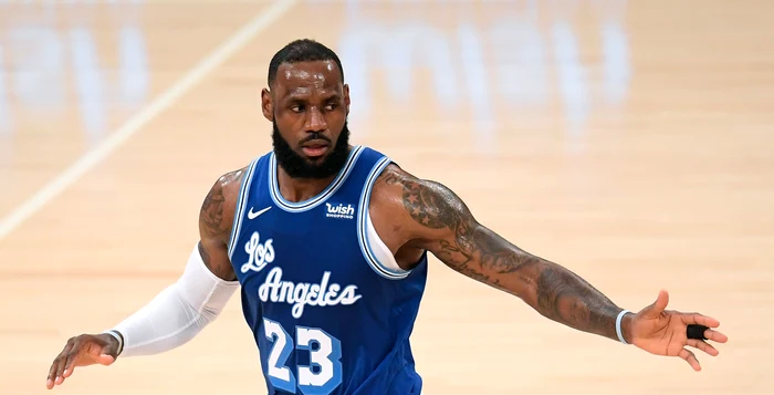 LeBron-James-e-ca-vinul-Cel-mai-vrstnic-juctor-din-NBA-a-reuit-s-depeasc-o-born-fabuloas