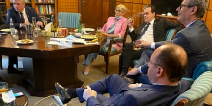 Ludovic-Orban-despre-fotografia-n-care-aprea-consumnd-alcool--Eu-beau-ap-plat-fresh-sau-limonad-i-mai-ales-ristretto