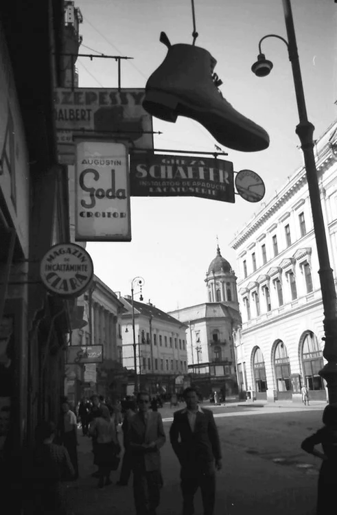 Magazinul-cu-bocanc-printre-cele-mai-frumoase-fotografii-de-reclam-din-Romnia-de-altdat