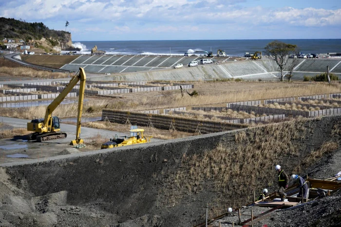 Mai-muli-muncitori-ai-centralei-nucleare-de-la-Fukushima-trimii-la-spital-dup-ce-au-fost-stropii-cu-ap-contaminat-