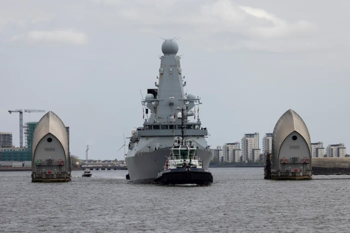 Marea-Britanie-trimite-o-alt-nav-de-rzboi-n-Marea-Roie-dup-ce-distrugtorul-HMS-Diamond-a-fost-avariat-de-atacurile-rebelilor-houthi