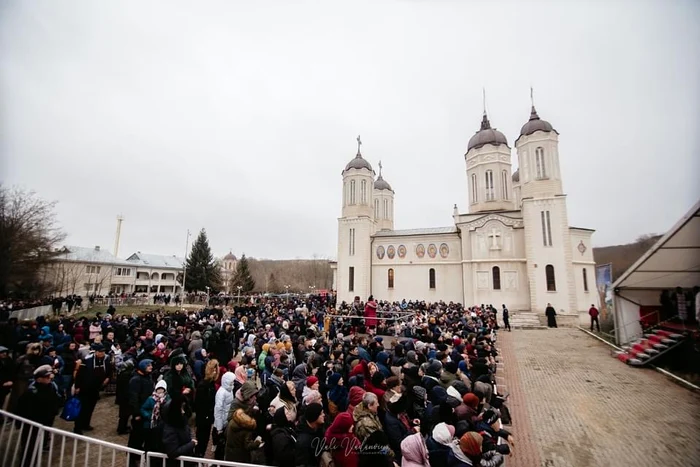 Mii-de-credincioi-vin-la-Bethleemul-Romniei-A-nceput-pelerinajul-la-Petera-Sfntului-Andrei-din-Dobrogea
