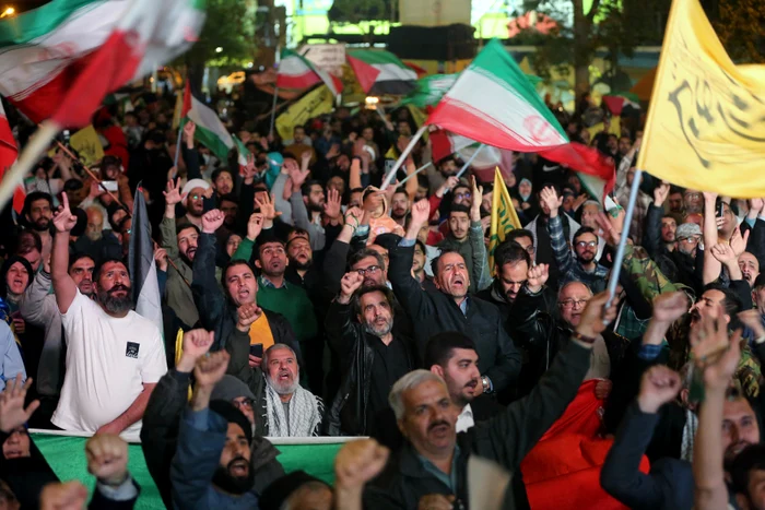 Mii-de-iranieni-au-ieit-n-strad-n-semn-de-susinere-a-atacului-asupra-Israelului