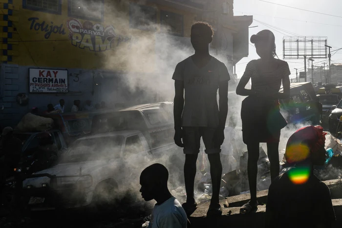 Miliiile-cetenilor-se-lupt-cu-bandele-criminale-pe-strzile-capitalei-Haiti