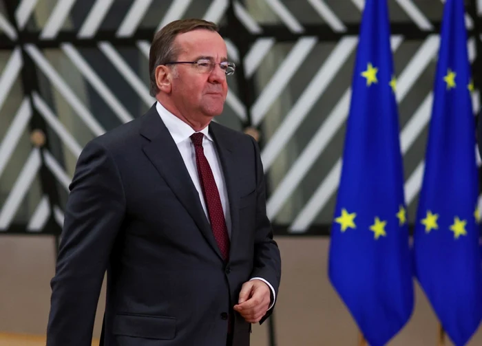 Ministrul-german-al-Aprrii-n-vizit-la-Kiev-la-zece-ani-de-la-nceputul-protestelor-EuroMaidan