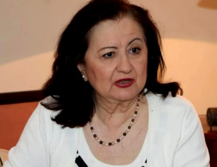 Mioara-Roman-nmormntat-la-Cimitirul-Renvierea-din-Capital-Coliv-ornat-cu-foi-de-aur-i-slujb-oficiat-de-patru-preoi