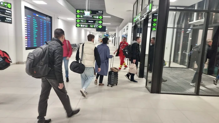 Moment-unic-pe-Aeroportul-Iai-n-ziua-istoric-a-intrrii-Romniei-n-Air-Schengen-Cltorii-ntmpinai-cu-o-surpriz