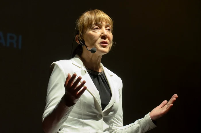 Monica-Macovei-condamnat-la-6-luni-de-nchisoare-cu-termen-de-suspendare-Fostul-ministru-al-Justiiei-a-accidentat-grav-un-motociclist