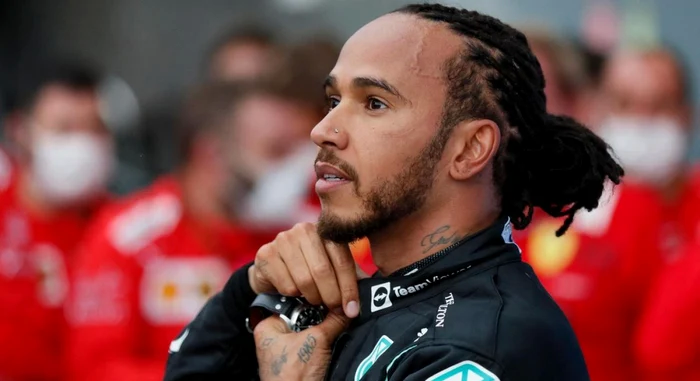 Motivele-pentru-care-Lewis-Hamilton-a-lsat-Mercedes-pentru-Ferrari