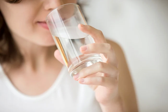 Noi-cercetri-indic-o-modalitate-simpl-de-a-elimina-microparticulele-de-plastic-din-apa-de-la-robinet