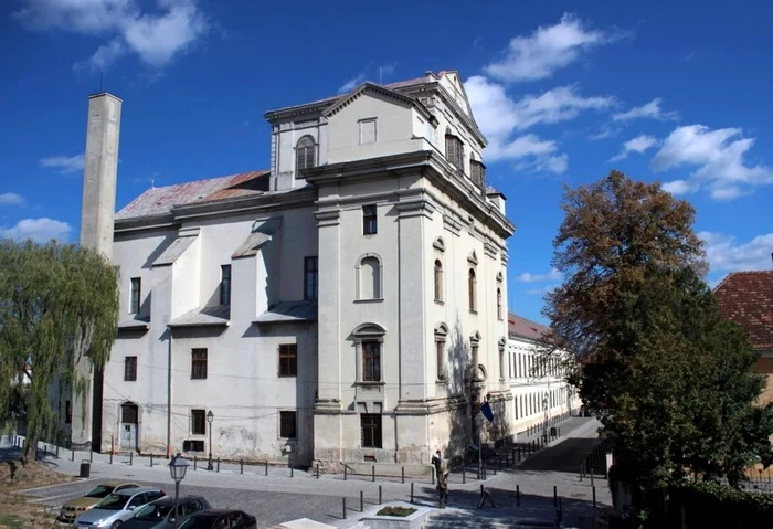 O-bibliotec-celebr-din-Transilvania-unde-se-afl-un-manuscris-cu-litere-de-aur-va-fi-restaurat-cu-16-milioane-de-euro