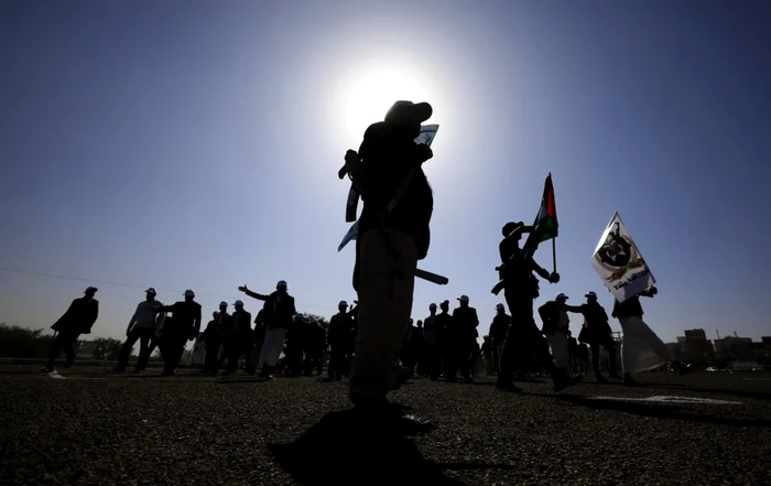 O-nav-britanic-a-luat-foc-dup-un-atac-al-rebelilor-Houthi-Israelul-a-interceptat-o-rachet-care-se-ndrepta-spre-portul-Eilat-din-Marea-Roie