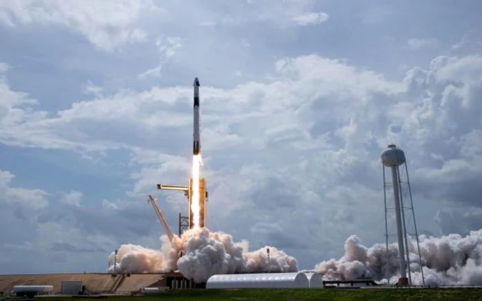 O-rachet-SpaceX-a-dus-n-spaiu-ali-23-de-satelii-ai-lui-Elon-Musk