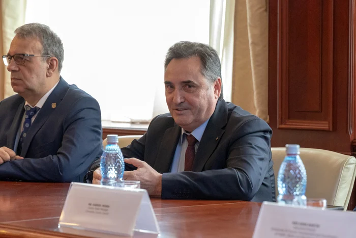 PNL-rmne-fr-eful-de-CJ-la-Constana-Huuc-i-urez-srbtori-fericite-lui-Mihai-Lupu-alturi-de-familia-PSD-