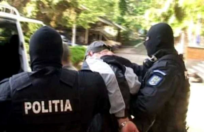 Panic-n-Galai-Un-tnr-care-se-drogheaz-a-vrut-s-arunce-n-aer-dou-case-Du-te-m-de-aici-Nu-mai-pot-m-ia-capul