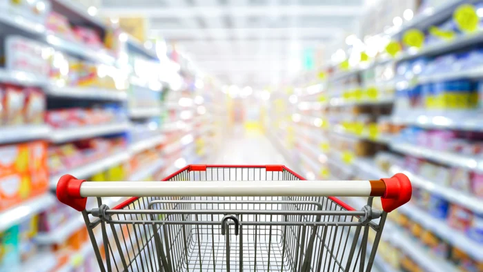 Panic-ntr-un-supermarket-din-Rdui-cnd-s-a-declanat-alarma-de-incendiu-Peste-200-de-persoane-s-au-autoevacuat