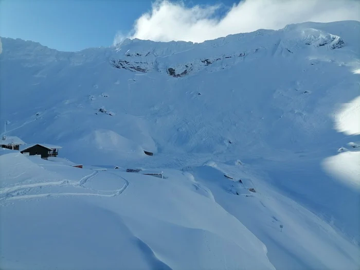 Patru-schiori-au-murit-n-urma-unei-avalane-n-Frana-Alpinitii-erau-nsoii-de-un-ghid