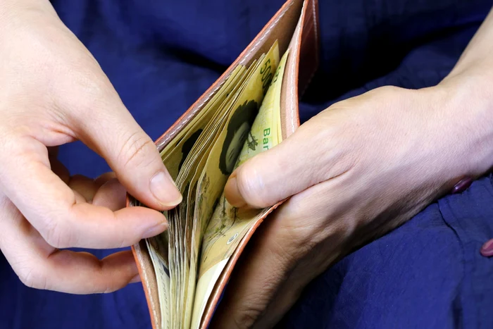 Pentru-50-dintre-romni-acoperirea-cheltuielilor-de-baz-este-principala-preocupare-financiar