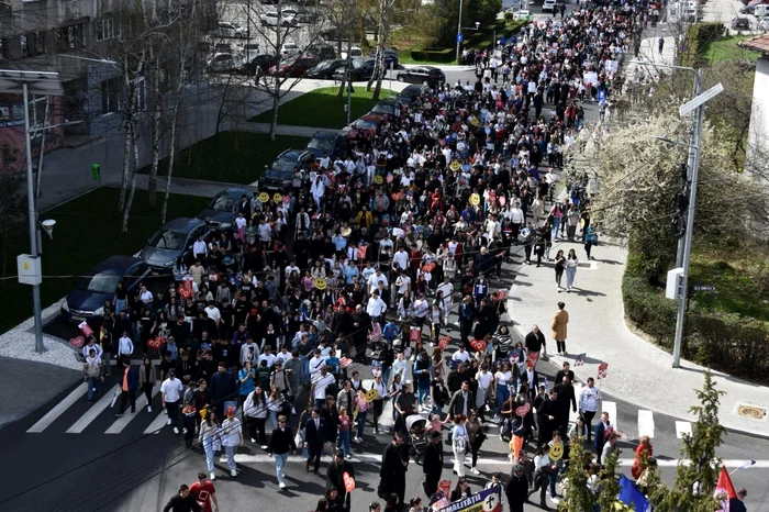 Peste-1500-de-tineri-au-participat-la-marul-pentru-via-devenit-tradiie-la-Trgovite-FOTO