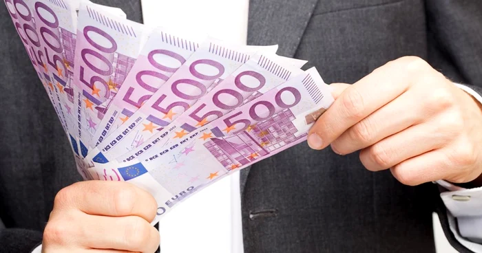 Peste-90-dintre-cei-mai-bine-pltii-bancheri-ai-Europei-sunt-brbai