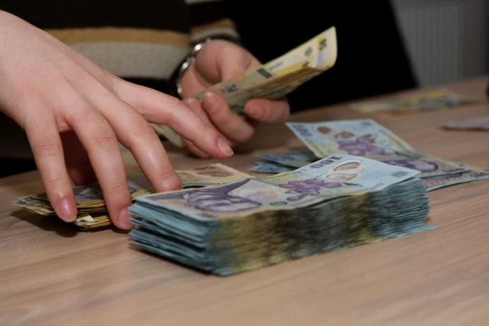 Peste-jumtate-dintre-romni-vor-plti-cash-de-Srbtori-