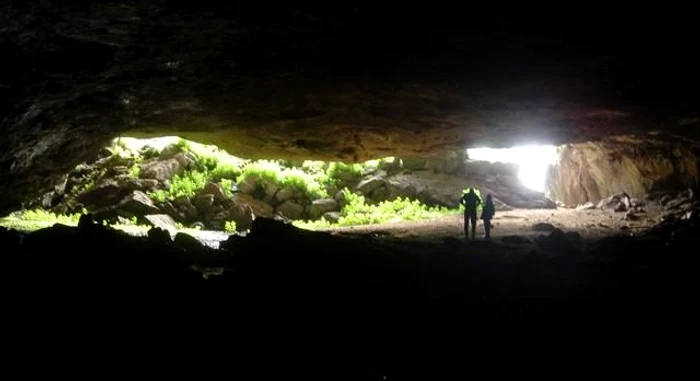 Petera-mortal-O-cavern-din-Kenya-despre-care-se-crede-c-este-sursa-Ebola-ar-putea-provoca-urmtoarea-pandemie
