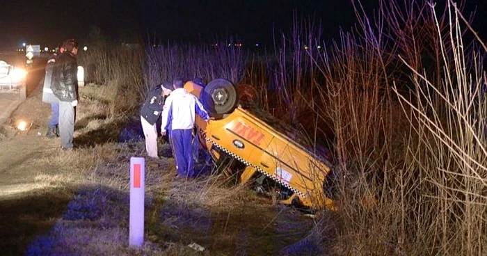 Pompier-care-fcea-taximetrie-btut-de-clieni-ncierarea-a-dus-la-rsturnarea-mainii-
